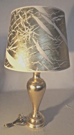 Tischleuchte , Nachttischlampe , Fuss aus Kastanienholz, Tischlampe Lampe 73 cm Gold - Weiß Muster