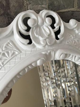 Elegantes Wandkonsolen-Set mit Spiegel – Klassischer Barock-Stil in Weiß – Hochwertiges Spiegelset mit filigranen Blumenornamenten -Made in Italy