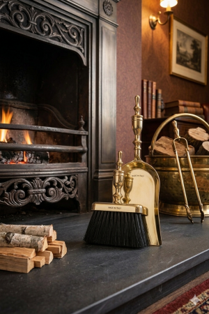 Exklusives Kamin- & Schreibtisch-Kehrset aus massivem Messing | Elegante Schaufel & Bürste im Antik-Stil Kehrset aus poliertem Messing | Luxus Handfeger & Kehrschaufel-Garnitur