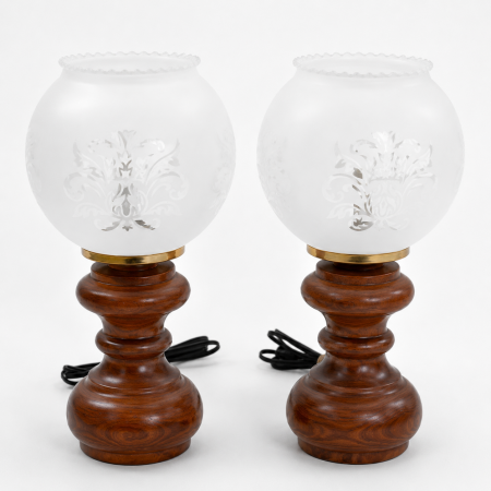 2er Set Vintage Nachttischlampen aus Italien – Kastanienholz & Mattiertes Ornamentglas – Höhe 25 cm
