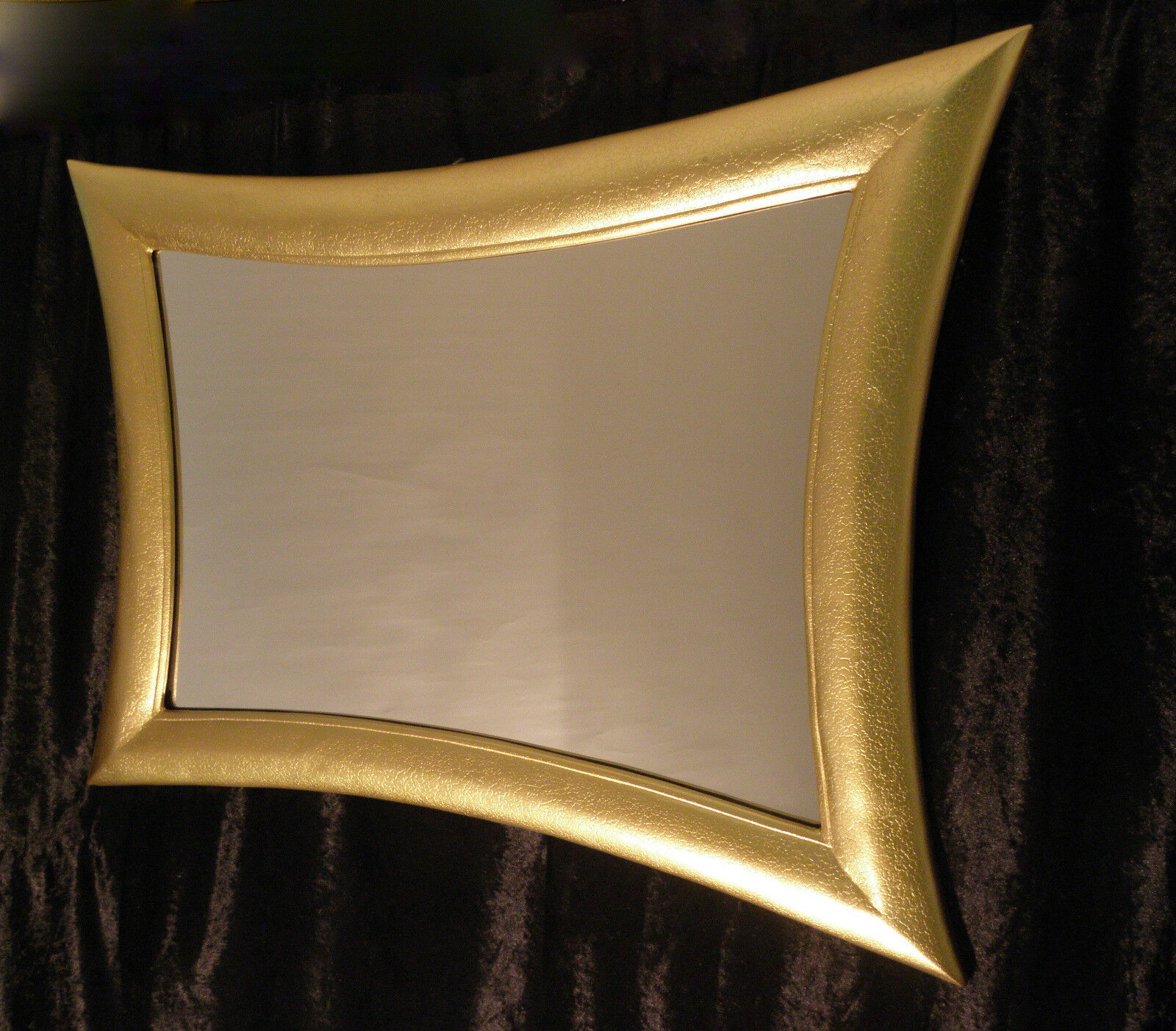 Wandspiegel Selma in Gold, 30cm aus Eisen, Spiegelglas