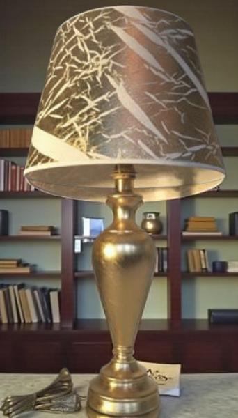 Tischleuchte , Nachttischlampe , Fuss aus Kastanienholz, Tischlampe Lampe 73 cm Gold - Weiß Muster